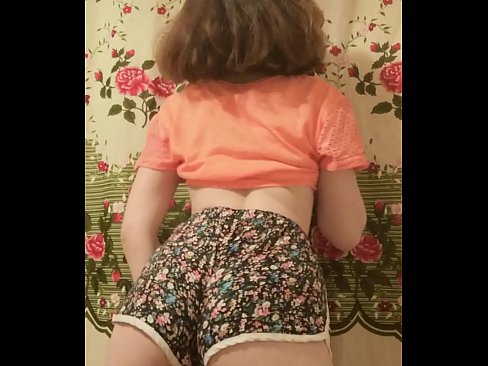 ❤️ סעקסי יונג באַבע סטריפּינג אַוועק איר קורצע הייזלעך אויף אַפּאַראַט שווער פּאָרן ביי yi.mailkassa.ru ❌❤